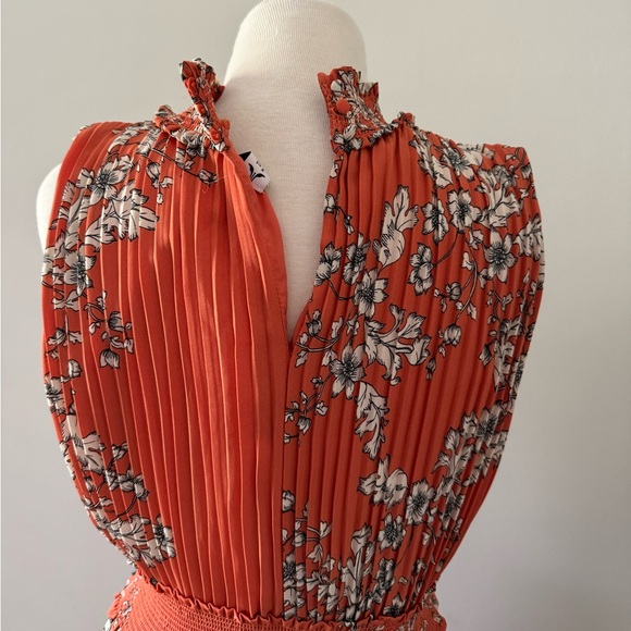 Nanette Lepore Accordian Dress - Picture 7 of 9